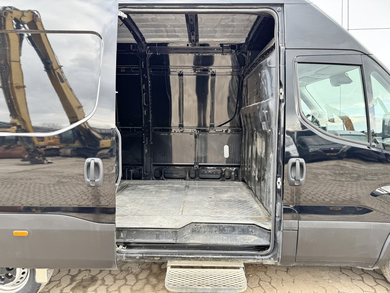 Panel van Iveco Daily 35S16 Automaat L2H2 Adaptive Cruise Control Airco 3,5t Trekhaak Navigatie: picture 11