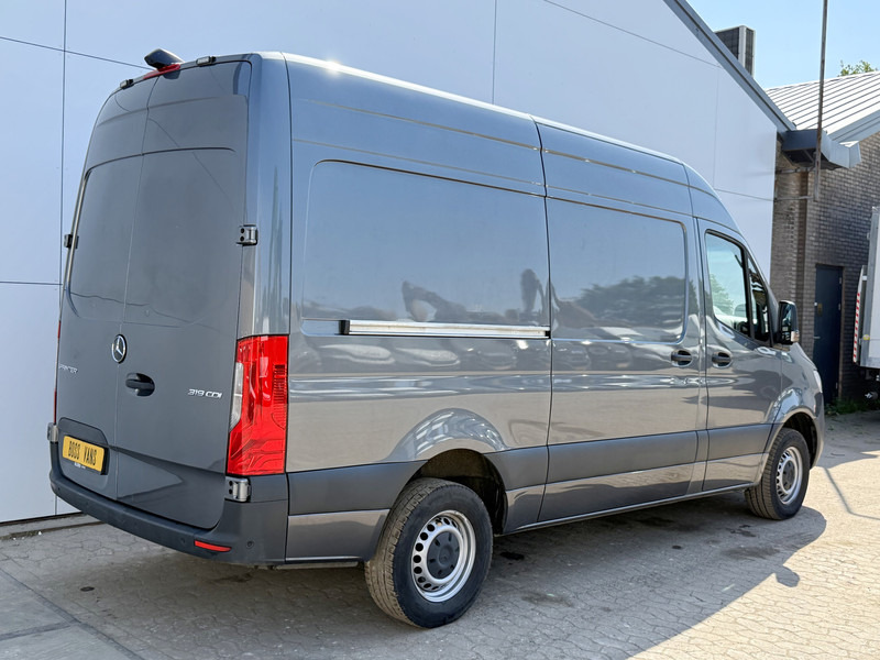 Mercedes-Benz Sprinter 319 1.9 CDI Automaat L2H2 Airco Cruise Control Lane Assist Camera Carplay Dodehoek waarschuwing Parkeersensoren voor achter - Panel van: picture 3 Mercedes-Benz Sprinter 319 1.9 CDI Automaat L2H2 Airco Cruise Control Lane Assist Camera Carplay Dodehoek waarschuwing Parkeersensoren voor achter - Panel van: picture 3