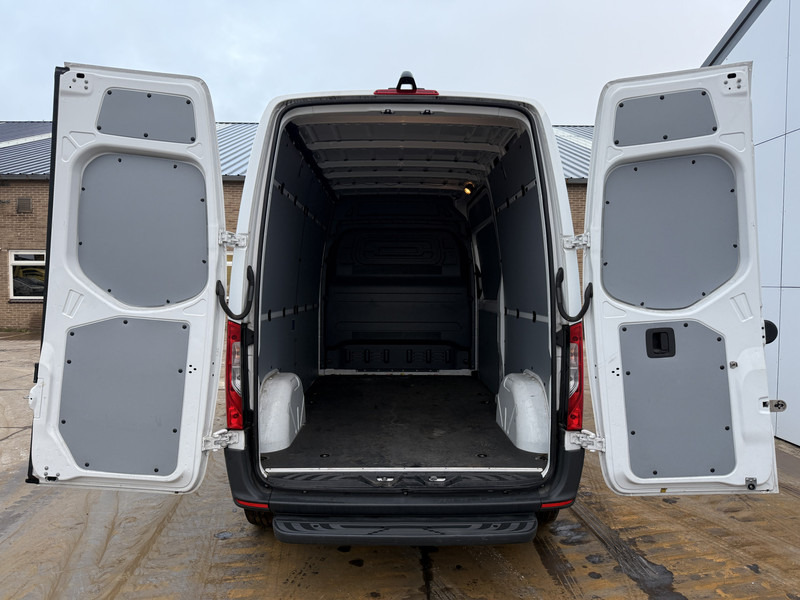 Panel van, Electric van Mercedes-Benz eSprinter 112 L2H2 100% Elektrisch 55kWh 168km WLTP 80kw Snelladen Climate Control Camera Stoelverwarming: picture 11 Panel van, Electric van Mercedes-Benz eSprinter 112 L2H2 100% Elektrisch 55kWh 168km WLTP 80kw Snelladen Climate Control Camera Stoelverwarming: picture 11