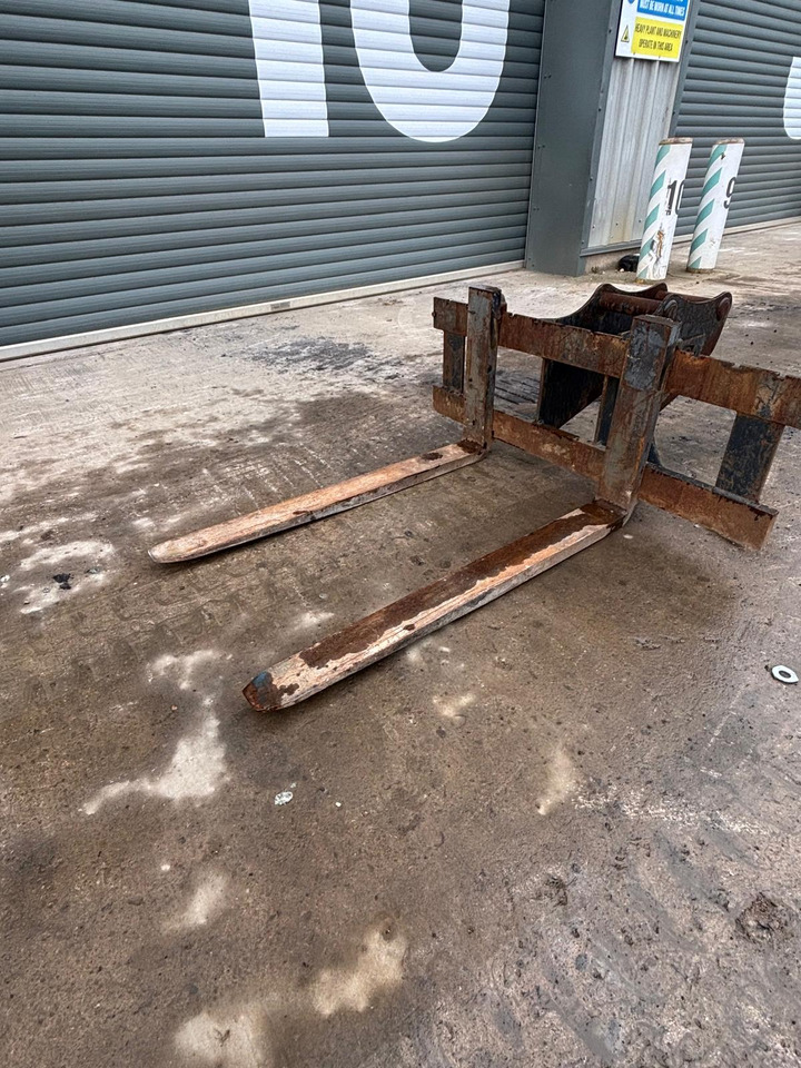 Titus Pallet Forks - Attachment for Construction machinery: picture 2 Titus Pallet Forks - Attachment for Construction machinery: picture 2