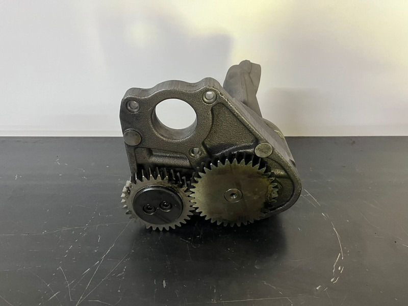 Liebherr A 954 - Oil pump: picture 1 Liebherr A 954 - Oil pump: picture 1