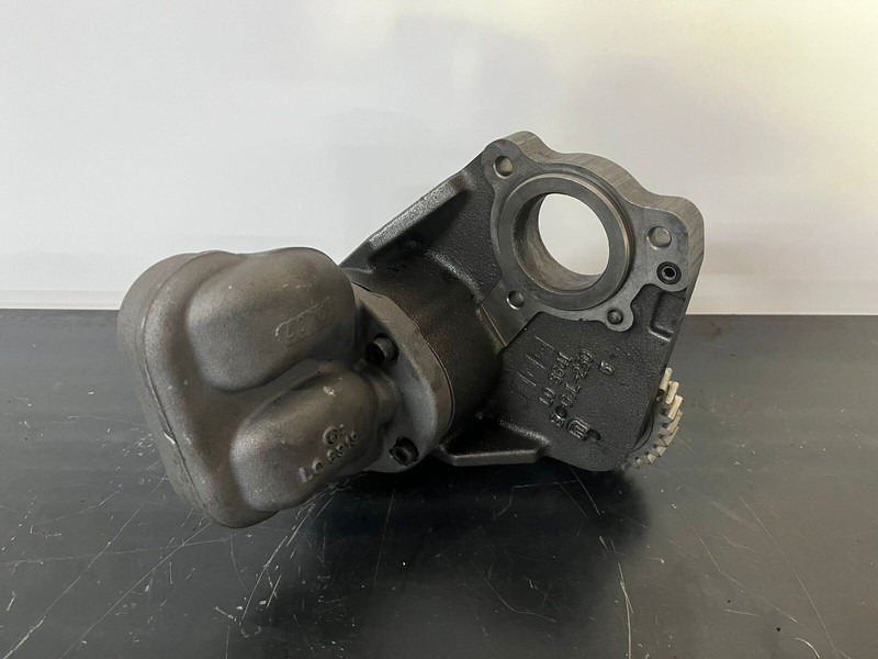 Liebherr A 954 - Oil pump: picture 2 Liebherr A 954 - Oil pump: picture 2