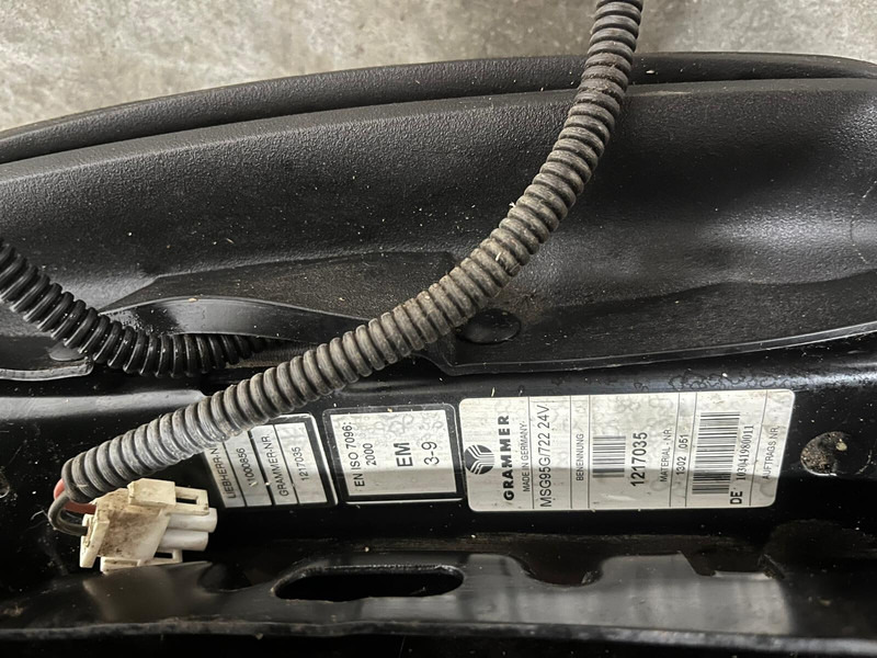 Liebherr A308 / A900B Li / A900C Li / A900C ZW / A904C Li / A914B Li / A914C li / A924B Li / A924C Li / A934B Li / A934C Li / A944B Li / - Seat: picture 3 Liebherr A308 / A900B Li / A900C Li / A900C ZW / A904C Li / A914B Li / A914C li / A924B Li / A924C Li / A934B Li / A934C Li / A944B Li / - Seat: picture 3