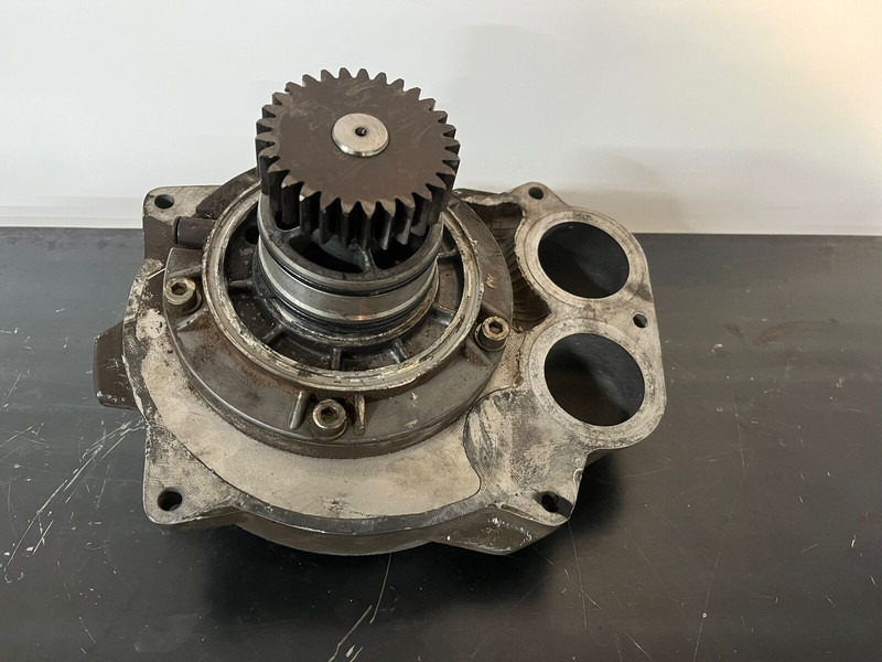 Liebherr A944 / A954 / R954 - Coolant pump: picture 2 Liebherr A944 / A954 / R954 - Coolant pump: picture 2