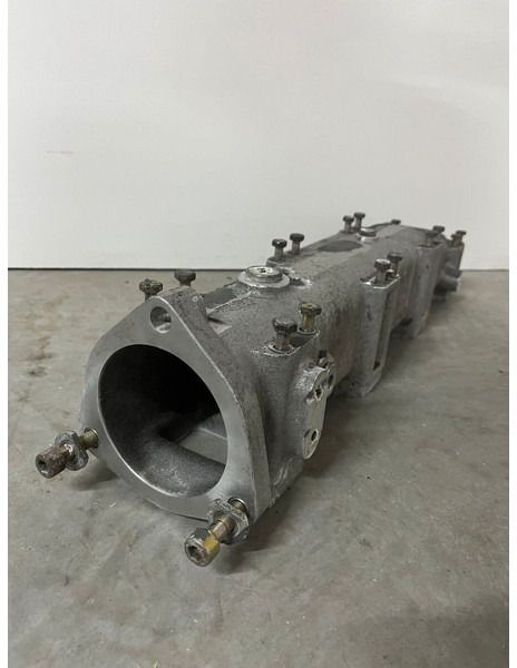 Liebherr A974 / P974 / R942 / R944 / R954 / R964 / R974 / R974B - A 974 / P 974 / R 942 / R 944 / R 954 / R 964 / R 974 / R 974B - Air intake pipe: picture 5 Liebherr A974 / P974 / R942 / R944 / R954 / R964 / R974 / R974B - A 974 / P 974 / R 942 / R 944 / R 954 / R 964 / R 974 / R 974B - Air intake pipe: picture 5