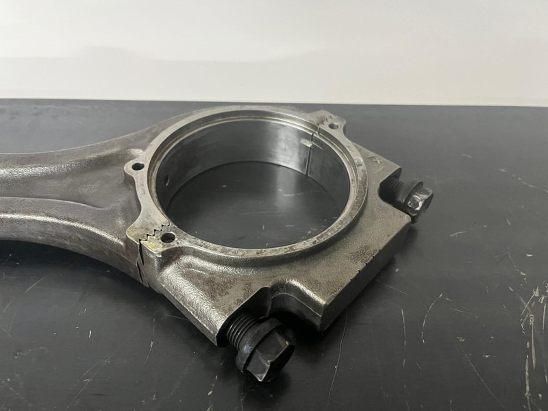 Liebherr Drijfstang D9408 D 9408 - Engine and parts: picture 2 Liebherr Drijfstang D9408 D 9408 - Engine and parts: picture 2