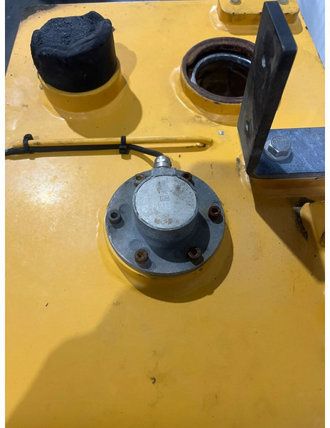 Liebherr - Fuel tank: picture 5 Liebherr - Fuel tank: picture 5