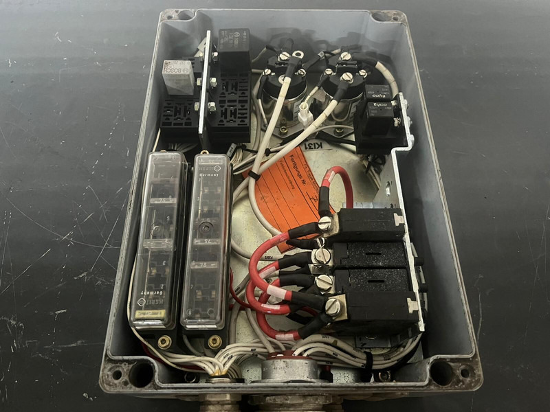 Liebherr - Electrical system: picture 2 Liebherr - Electrical system: picture 2