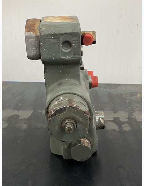 Liebherr - Hydraulics: picture 3 Liebherr - Hydraulics: picture 3