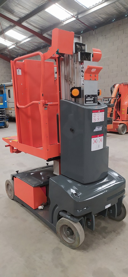 JLG TOUCAN DUO - Vertical mast lift: picture 2 JLG TOUCAN DUO - Vertical mast lift: picture 2