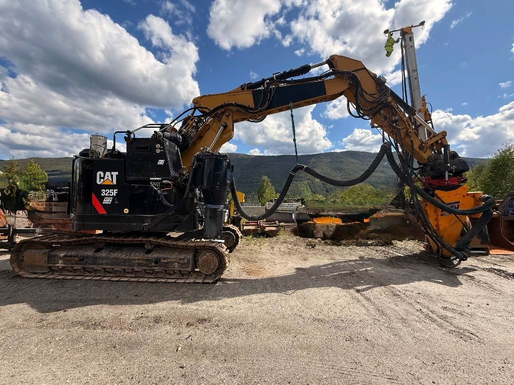CAT 325 FL CR - Excavator: picture 4 CAT 325 FL CR - Excavator: picture 4