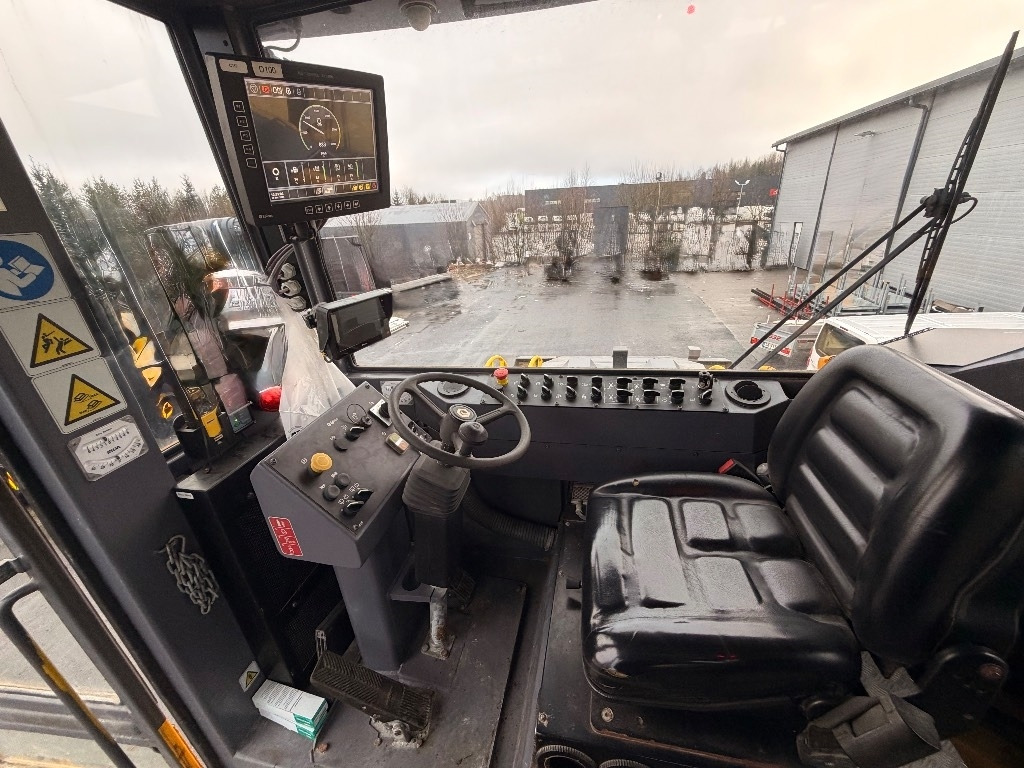 Drilling rig Epiroc Boomer XE3C: picture 32