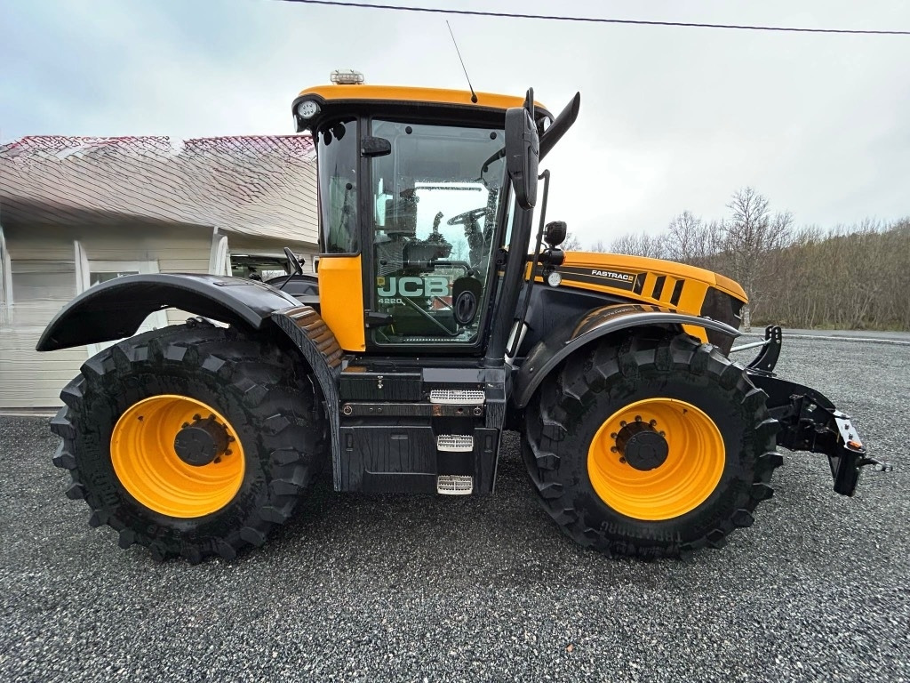 JCB 4220 FASTRAC - Farm tractor: picture 4 JCB 4220 FASTRAC - Farm tractor: picture 4