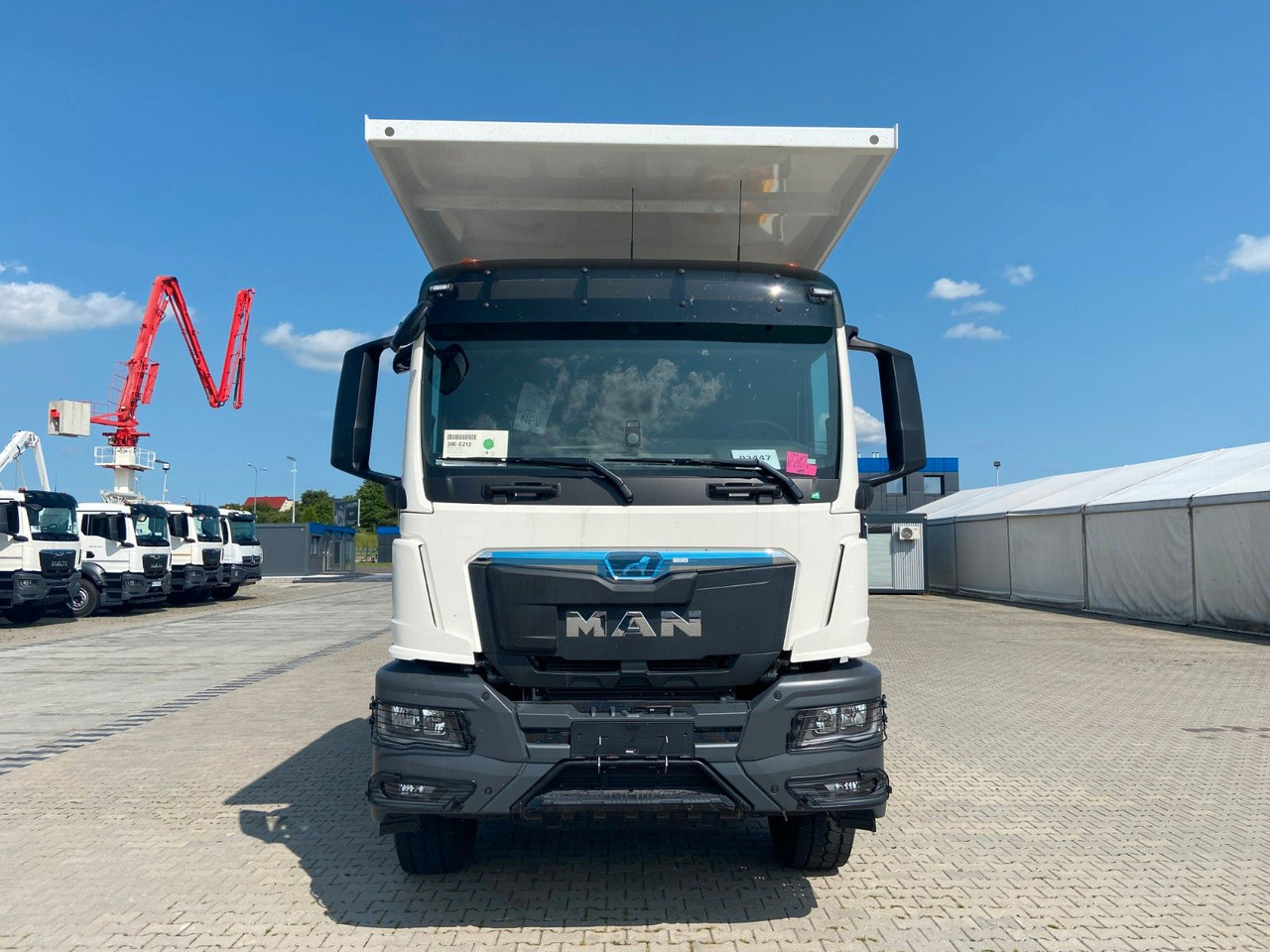 MAN TGS 44.400 8x4 EURO2 FML MINE KIPPER 23M3 MAN TGS 44.400 8x4 EURO2 FML MINE KIPPER 23M3 - Tipper: picture 3 MAN TGS 44.400 8x4 EURO2 FML MINE KIPPER 23M3 MAN TGS 44.400 8x4 EURO2 FML MINE KIPPER 23M3 - Tipper: picture 3