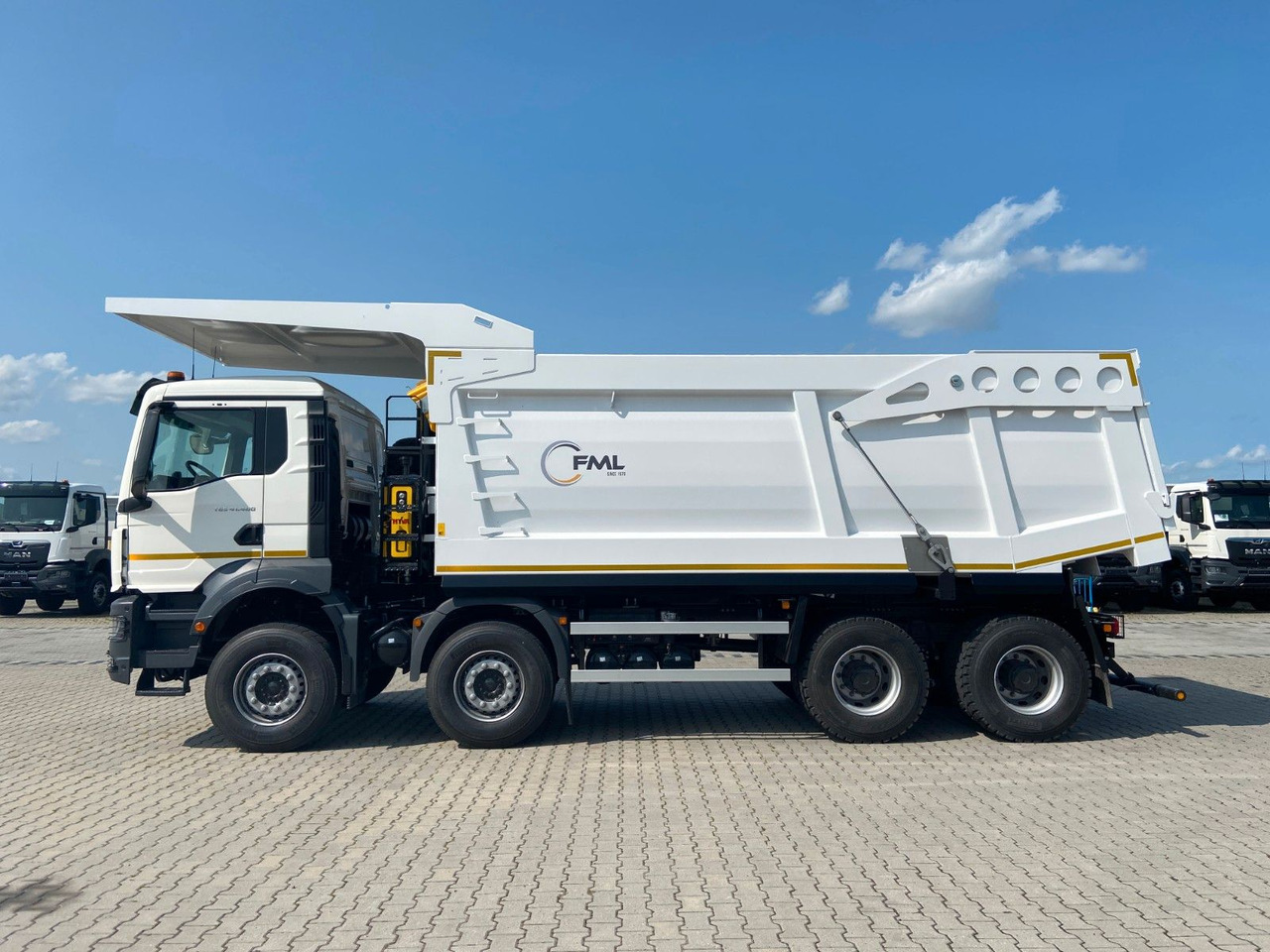 MAN TGS 44.400 8x4 EURO2 FML MINE KIPPER 23M3 MAN TGS 44.400 8x4 EURO2 FML MINE KIPPER 23M3 - Tipper: picture 5 MAN TGS 44.400 8x4 EURO2 FML MINE KIPPER 23M3 MAN TGS 44.400 8x4 EURO2 FML MINE KIPPER 23M3 - Tipper: picture 5