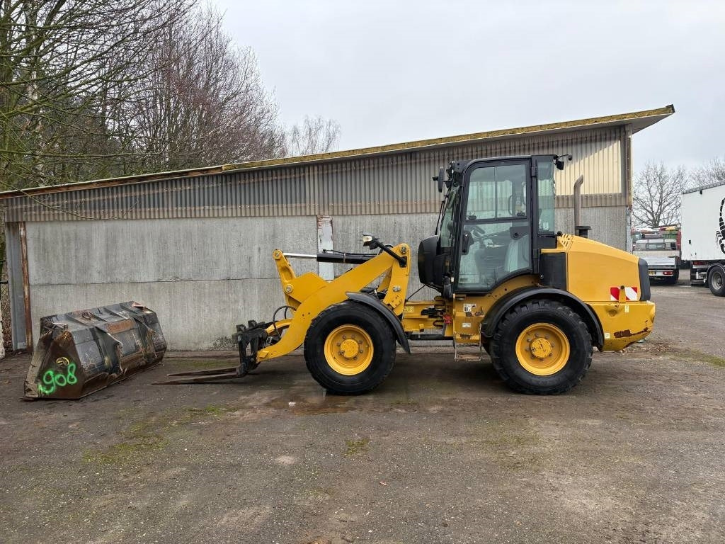 CAT 908M - Wheel loader: picture 2 CAT 908M - Wheel loader: picture 2