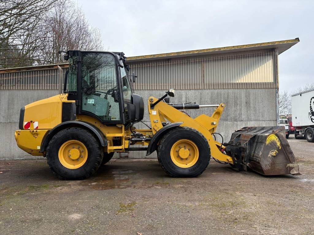 CAT 908M - Wheel loader: picture 5 CAT 908M - Wheel loader: picture 5