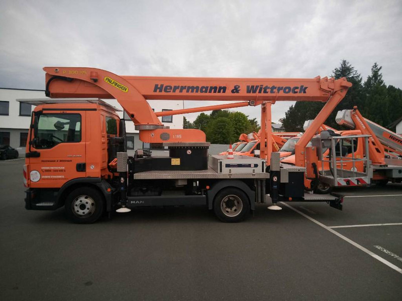 Palfinger P 300 KS - Truck mounted aerial platform: picture 3 Palfinger P 300 KS - Truck mounted aerial platform: picture 3