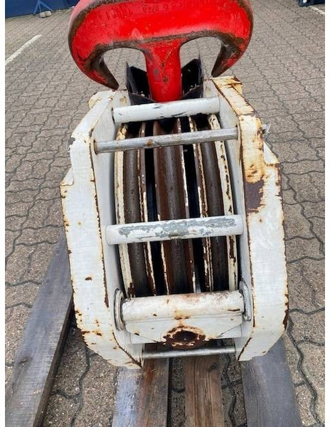 Terex Demag 80t hook block 3-sheaves, 21mm - Truck mounted crane for Construction machinery: picture 3 Terex Demag 80t hook block 3-sheaves, 21mm - Truck mounted crane for Construction machinery: picture 3