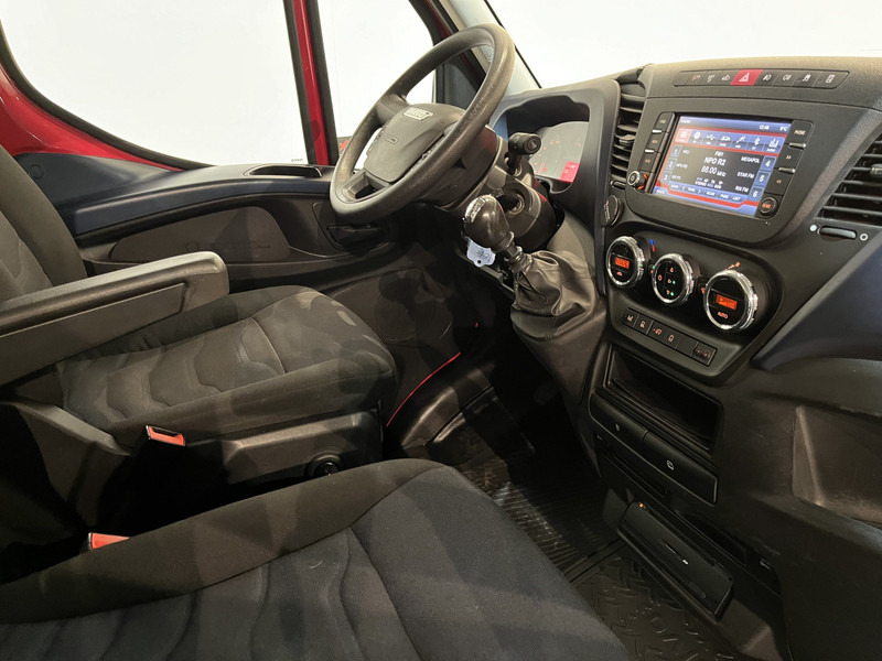 Iveco Daily 35C16 Open Laadbak / HMF Kraan / Euro 6 / Compressor / Trekhaak 3500 KG / Airco / Cruise Control / 3-Zits / 69.100 KM !! / BPM VRIJ !! - Open body delivery van: picture 3 Iveco Daily 35C16 Open Laadbak / HMF Kraan / Euro 6 / Compressor / Trekhaak 3500 KG / Airco / Cruise Control / 3-Zits / 69.100 KM !! / BPM VRIJ !! - Open body delivery van: picture 3