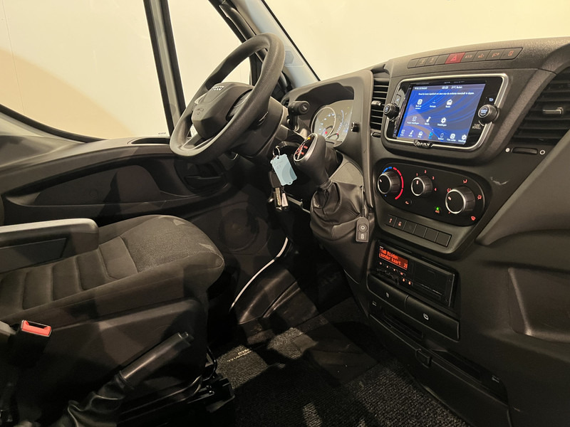 Iveco Daily 35S18 3.0 BE Clixtar Automaat Bakwagen met Laadklep / Laadvermogen 3.060 KG / Euro 6 / Luchtvering / Airco / Camera / CarPlay / Cruise Control / - Closed box van: picture 5 Iveco Daily 35S18 3.0 BE Clixtar Automaat Bakwagen met Laadklep / Laadvermogen 3.060 KG / Euro 6 / Luchtvering / Airco / Camera / CarPlay / Cruise Control / - Closed box van: picture 5