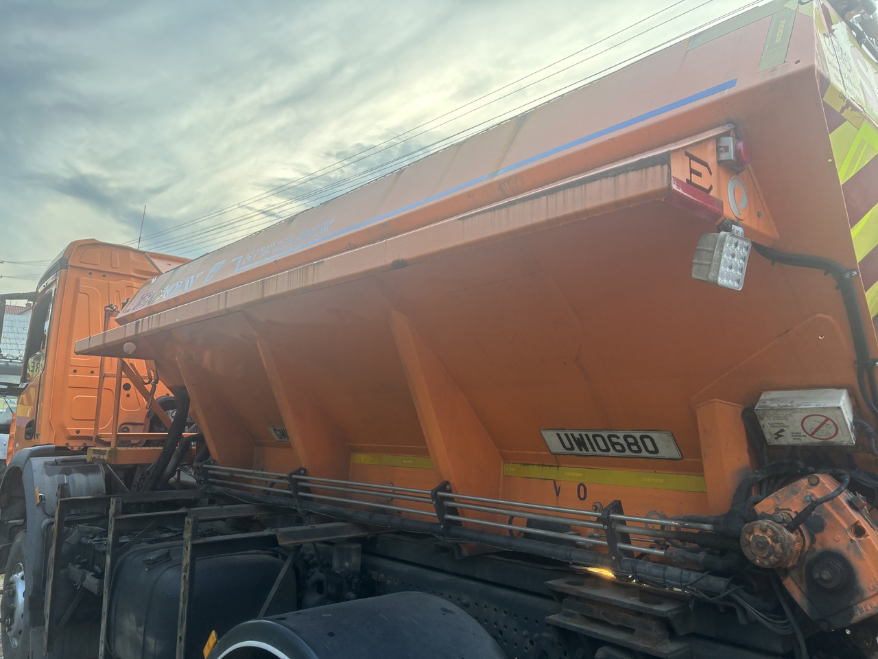 Snow removal vehicle Mercedes AROCS 1824 4X4 GRITTER/SPREADER/PLOUGH: picture 12