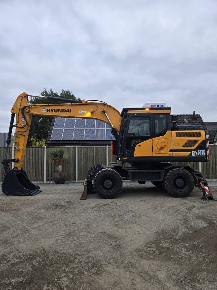 Hyundai HW 160  - Wheel excavator: picture 1 Hyundai HW 160  - Wheel excavator: picture 1