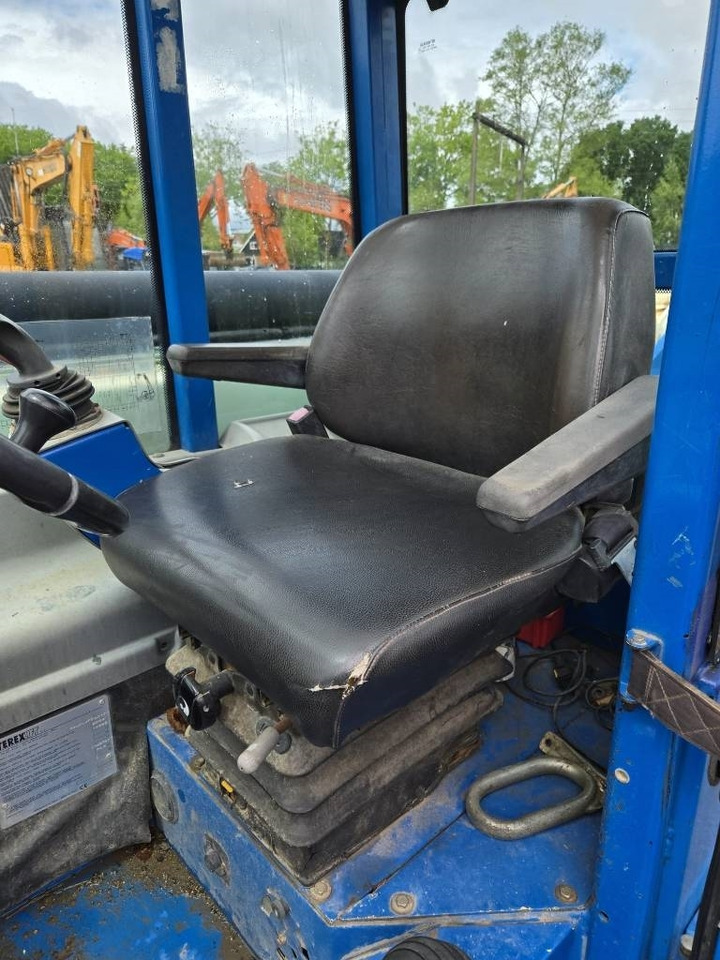 Telescopic handler Terex Telelift 4017: picture 15