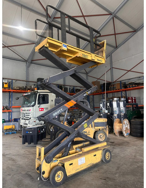 Grove SM2633E - Scissor lift: picture 1 Grove SM2633E - Scissor lift: picture 1