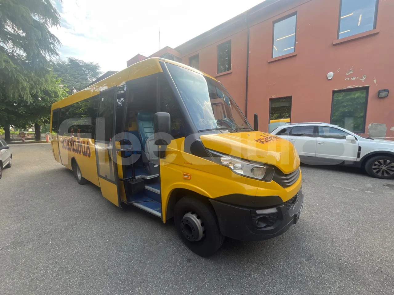 Iveco 70C14G - School bus: picture 1 Iveco 70C14G - School bus: picture 1