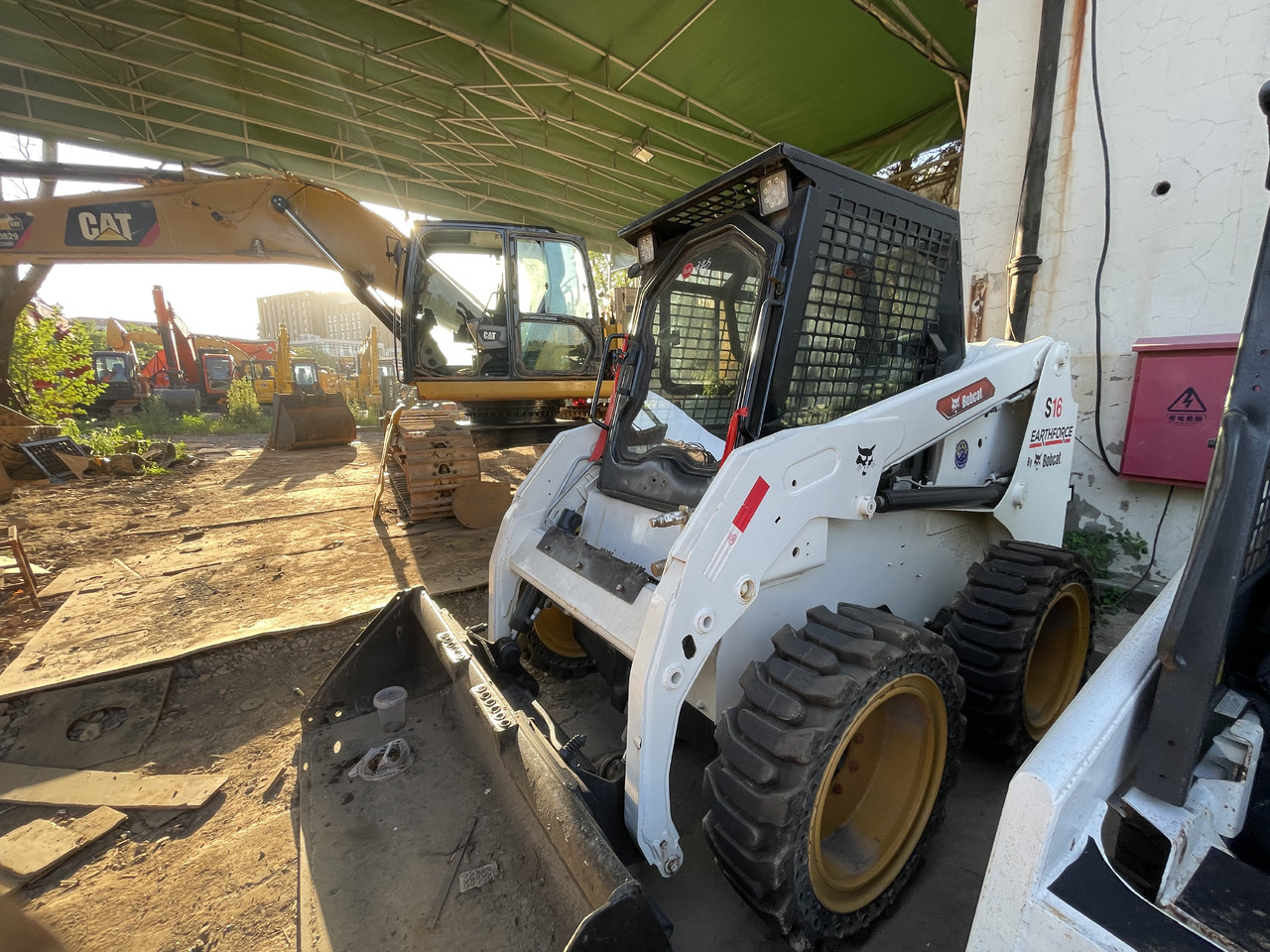 Bobcat S16 Skid-Steer Loader - Skid steer loader: picture 2 Bobcat S16 Skid-Steer Loader - Skid steer loader: picture 2