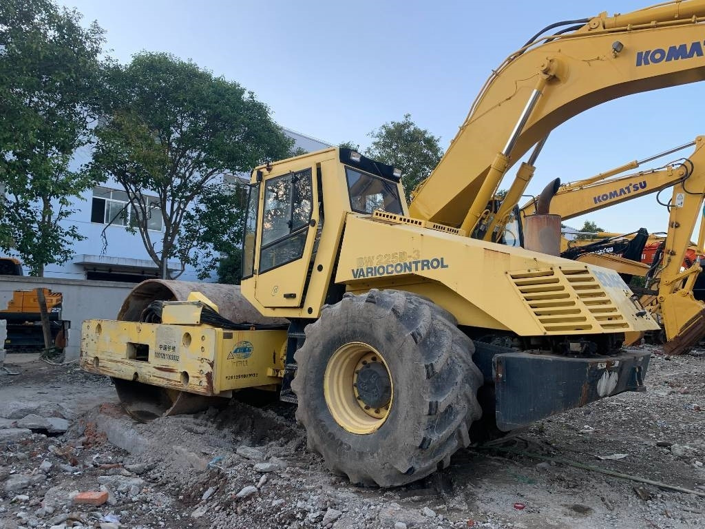Bomag BW 225 D-3 - Road roller: picture 1 Bomag BW 225 D-3 - Road roller: picture 1