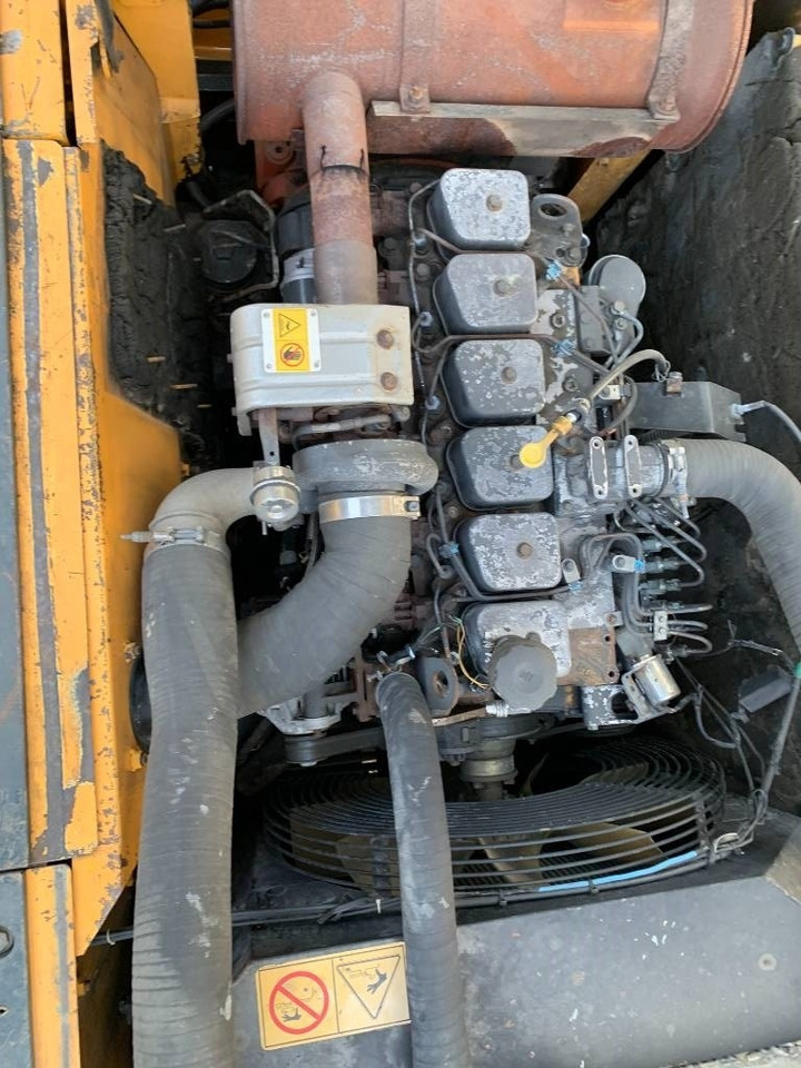 Hyundai R210W-9 - Wheel excavator: picture 3 Hyundai R210W-9 - Wheel excavator: picture 3