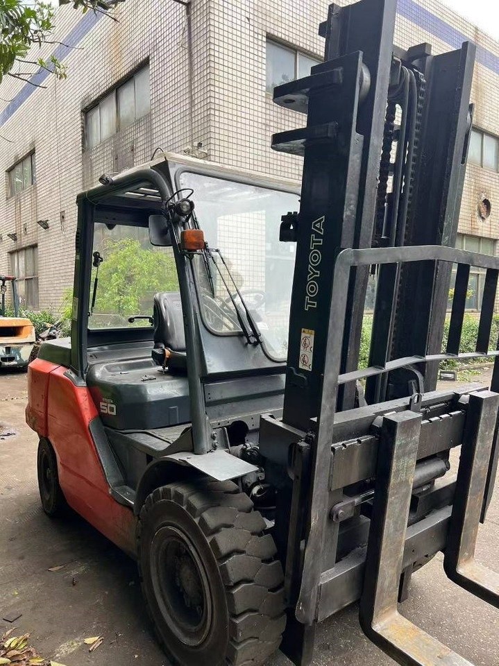 Toyota 8FD50N  - Electric forklift: picture 2 Toyota 8FD50N  - Electric forklift: picture 2