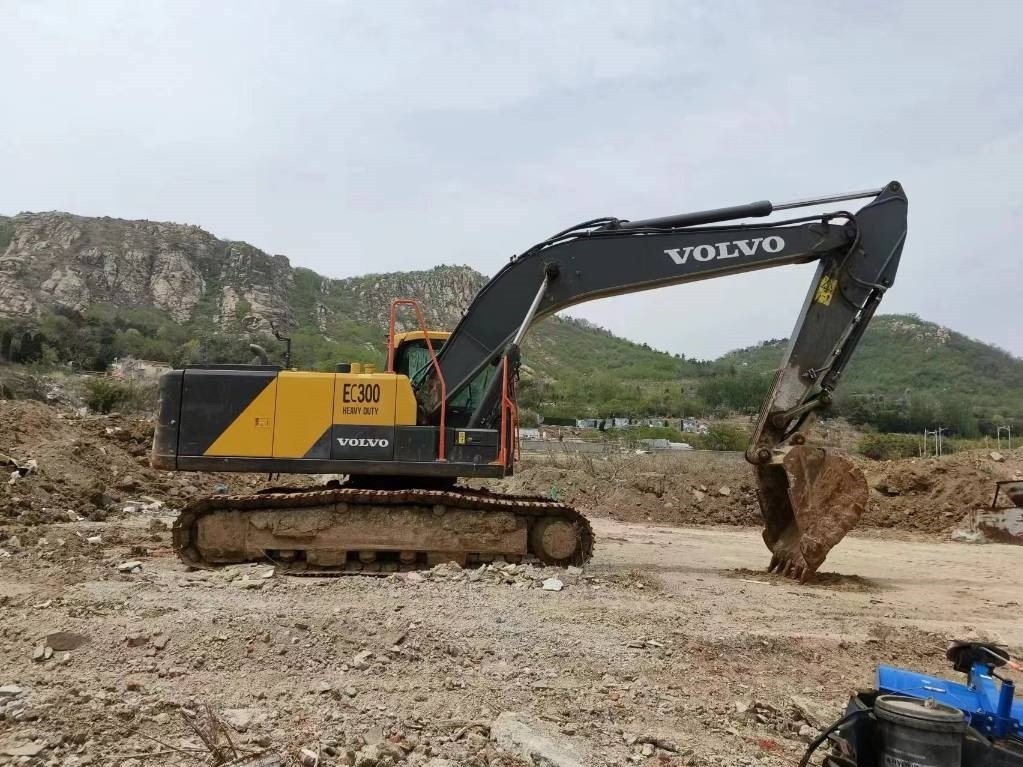 Volvo EC 300 - Crawler excavator: picture 1 Volvo EC 300 - Crawler excavator: picture 1