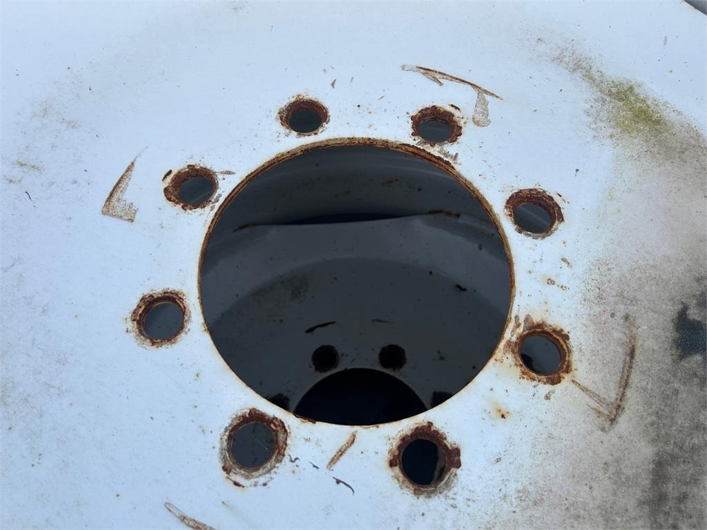 18.4-34 - Tire for Agricultural machinery: picture 2 18.4-34 - Tire for Agricultural machinery: picture 2