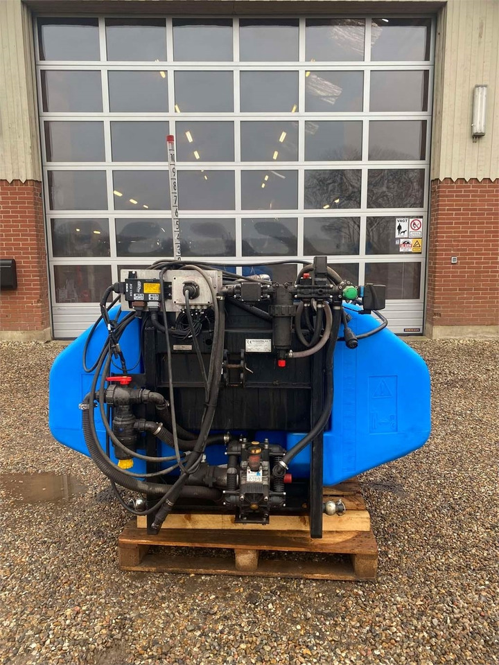 FRONTTANK - Tractor mounted sprayer: picture 3 FRONTTANK - Tractor mounted sprayer: picture 3