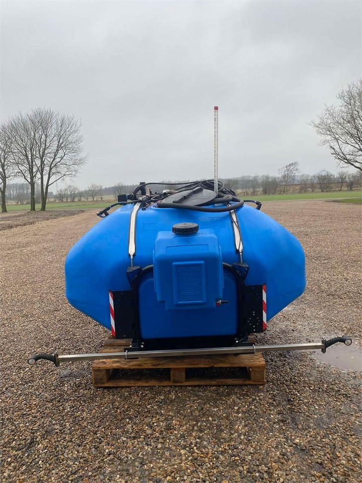 FRONTTANK - Tractor mounted sprayer: picture 1 FRONTTANK - Tractor mounted sprayer: picture 1