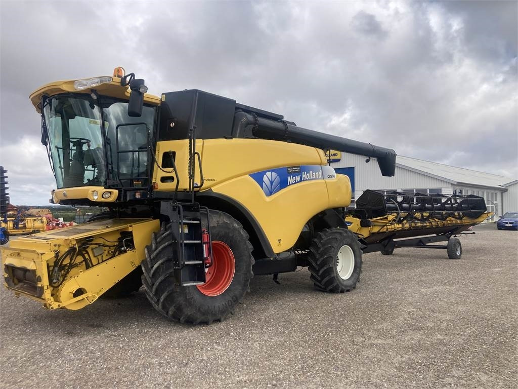 New Holland CR980SLH  - Combine harvester: picture 5 New Holland CR980SLH  - Combine harvester: picture 5