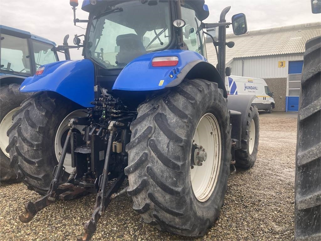 New Holland T7.220 CLASSIC  - Farm tractor: picture 4 New Holland T7.220 CLASSIC  - Farm tractor: picture 4