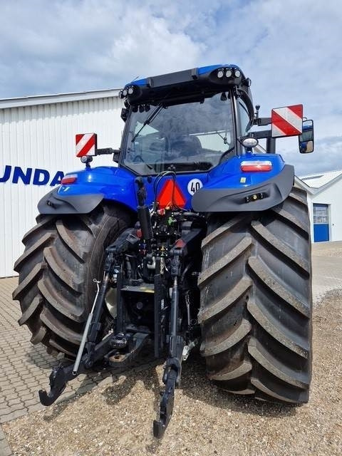New Holland T8.435 PLMI UC ST. V - Farm tractor: picture 2 New Holland T8.435 PLMI UC ST. V - Farm tractor: picture 2