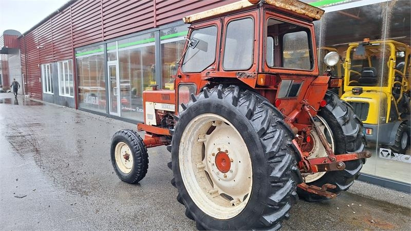 Case IH 824 - Farm tractor: picture 3 Case IH 824 - Farm tractor: picture 3