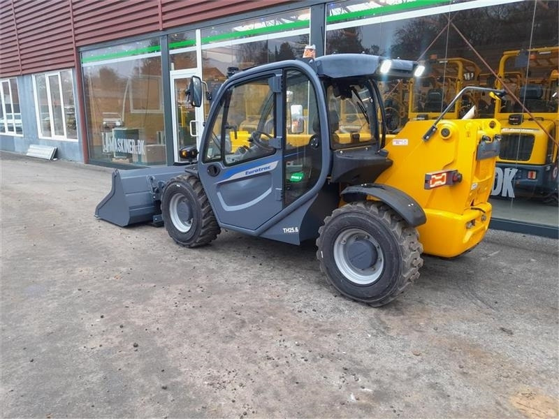 - - - EUROTRAC TH25.6 - Telescopic handler: picture 3 - - - EUROTRAC TH25.6 - Telescopic handler: picture 3