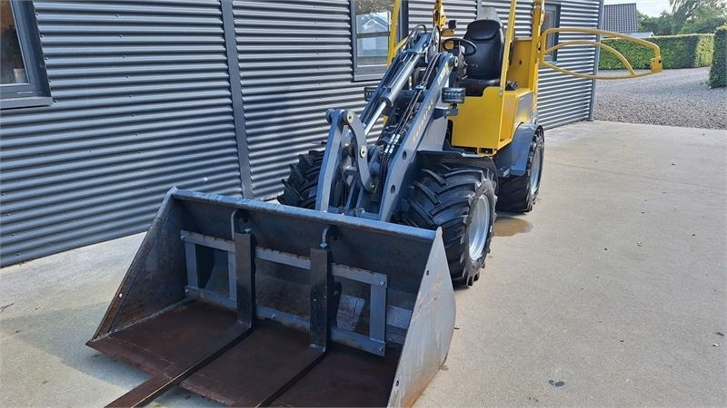 Eurotrac W12 - Compact loader: picture 4 Eurotrac W12 - Compact loader: picture 4