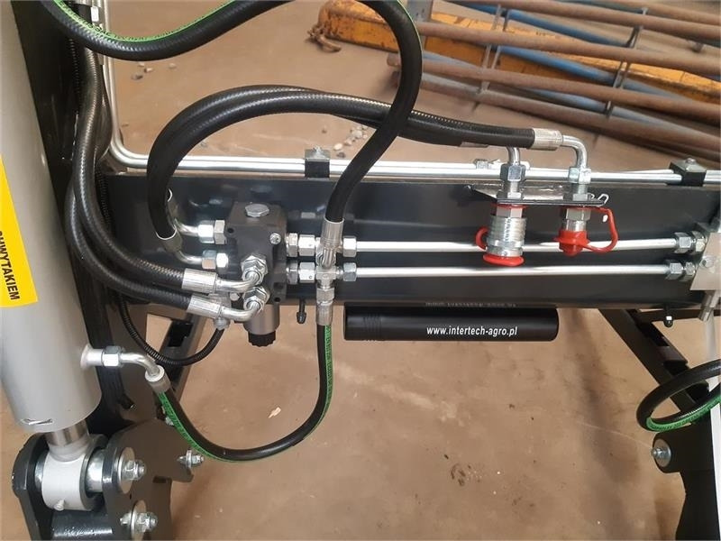 Inter-Tech 1600 - Front loader for tractor: picture 4 Inter-Tech 1600 - Front loader for tractor: picture 4