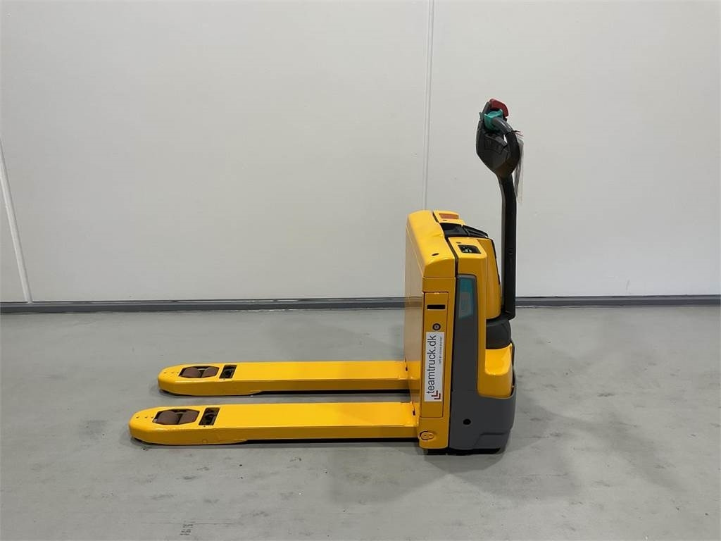 Jungheinrich EJE 112 - Pallet truck: picture 3 Jungheinrich EJE 112 - Pallet truck: picture 3