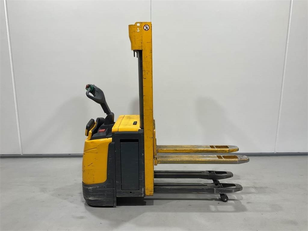 Jungheinrich ERC 212Z  - Stacker: picture 1 Jungheinrich ERC 212Z  - Stacker: picture 1