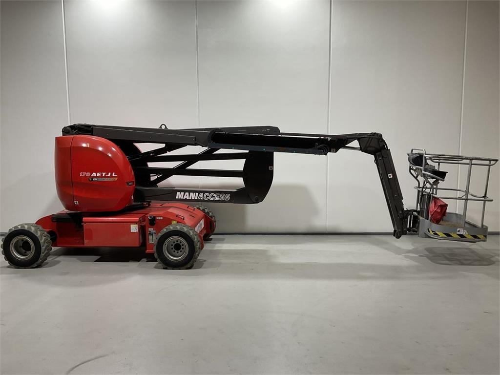 Manitou 170AETJL BIE - Scissor lift: picture 3 Manitou 170AETJL BIE - Scissor lift: picture 3