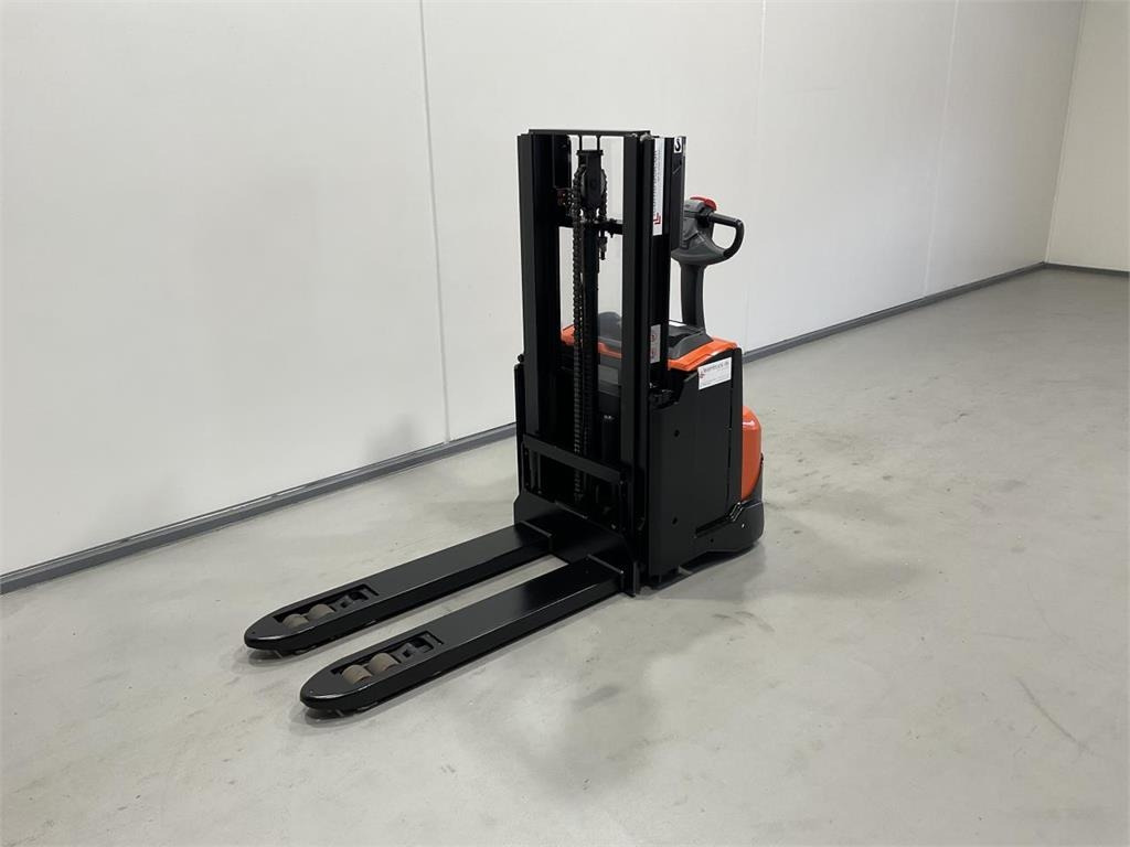 Toyota SWE200D - Stacker: picture 4 Toyota SWE200D - Stacker: picture 4