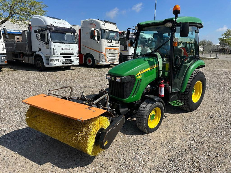 John Deere 3720 M/ Hydraulisk kost - Mini tractor: picture 1 John Deere 3720 M/ Hydraulisk kost - Mini tractor: picture 1